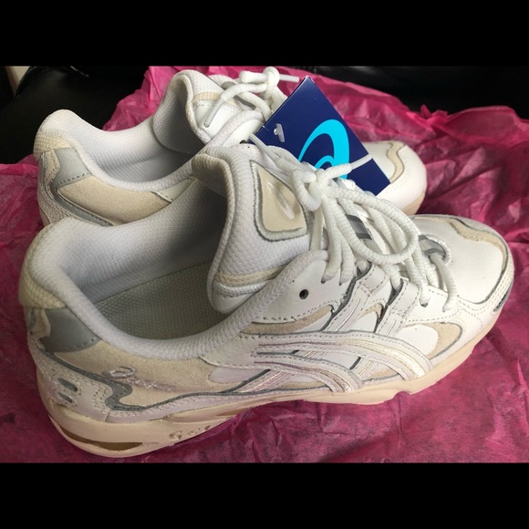 ASICS Gel Kayano 5 6.5 - 7 Beige Cream Chunky Soles Duomax as shown in Lululemon - Picture 11 of 12